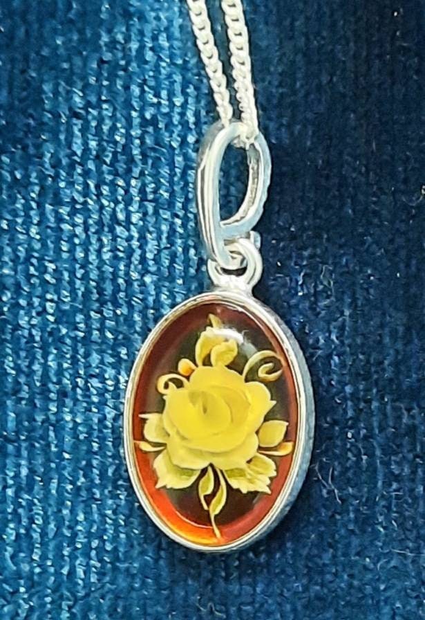 Beautiful Sterling Silver Amber Flower Cameo Necklace